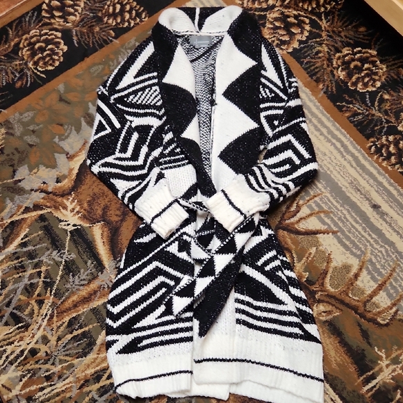 Anthropologie Sweaters - Anthropologie Black and White Geometric Cardigan